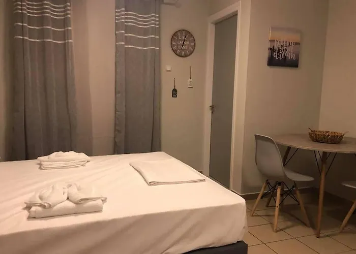 Hersonissos centre small apartment